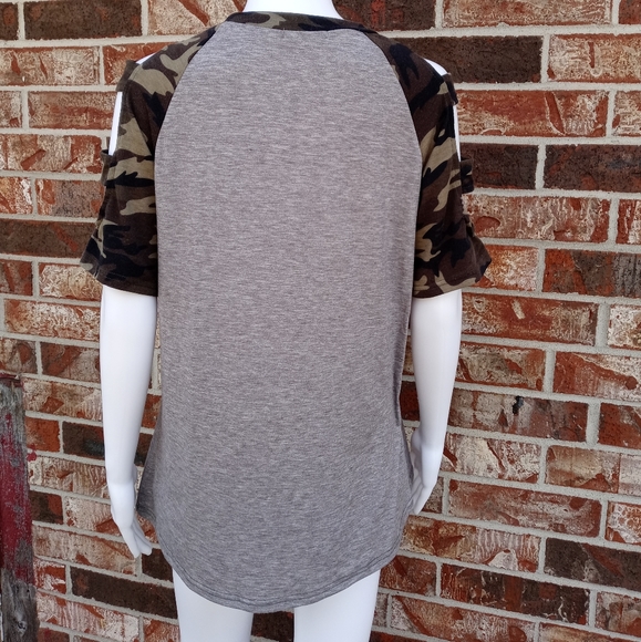#21-Camo and Gray Top - Picture 4 of 6